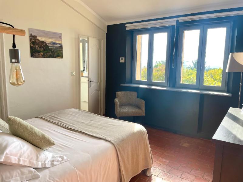 Superior Double Room image 4