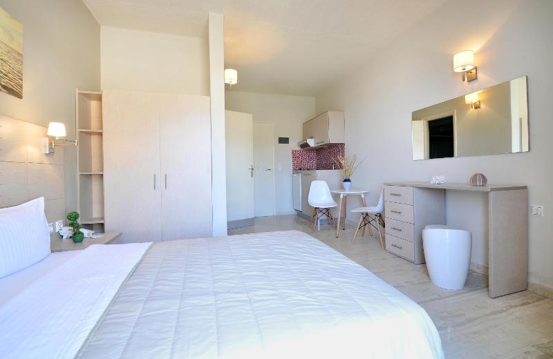 Studio Apartment with Sea View image 2