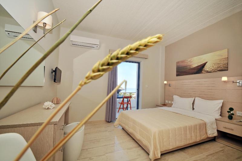 Studio Apartment with Sea View image 1