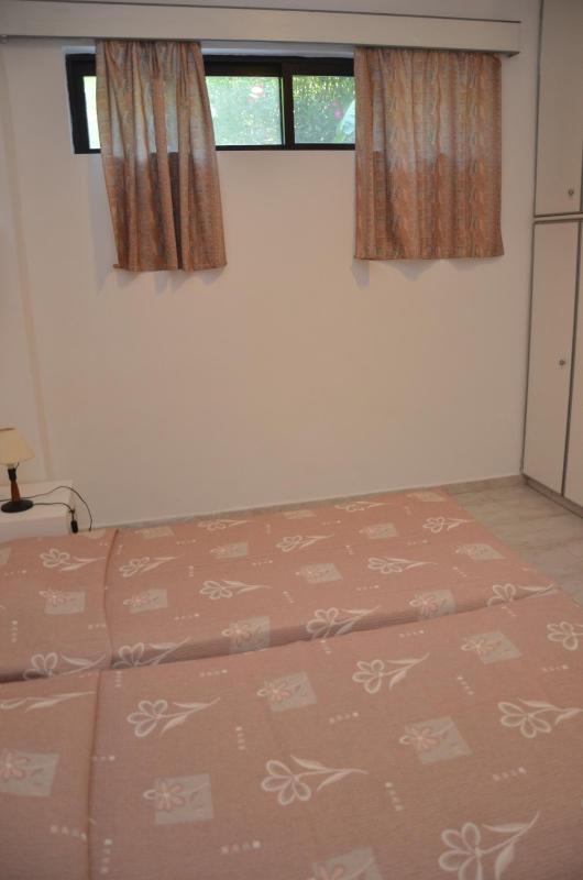 Economy Apartment- Semi Basement image 4