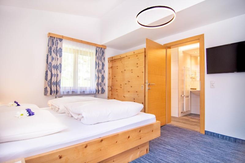 Double or Twin Room with Terrace image 3