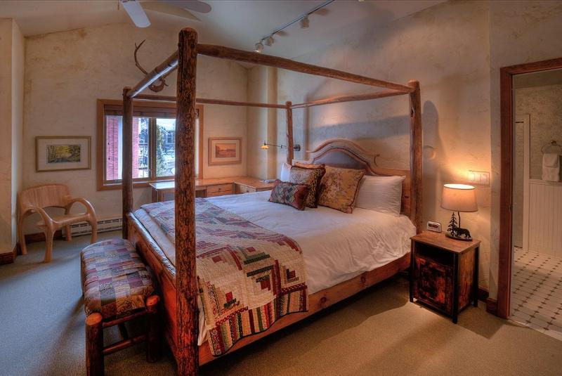 Bear Claw 615 - True Ski-in Ski-out Access Slope Views & Winter Shuttle! - image 11