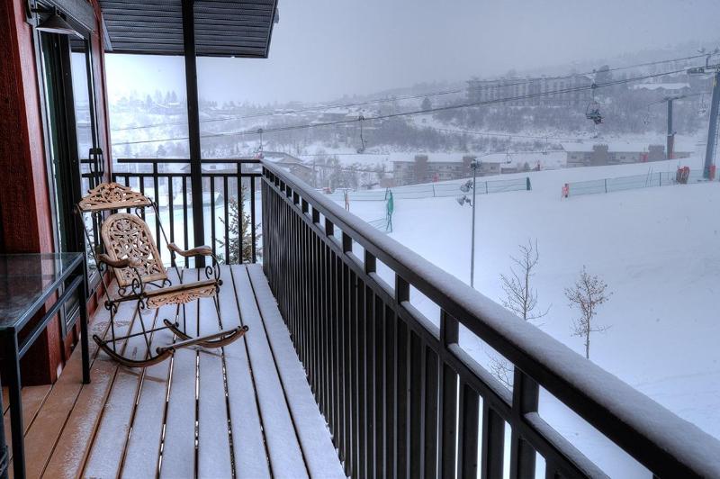 Bear Claw 615 - True Ski-in Ski-out Access Slope Views & Winter Shuttle! - image 5
