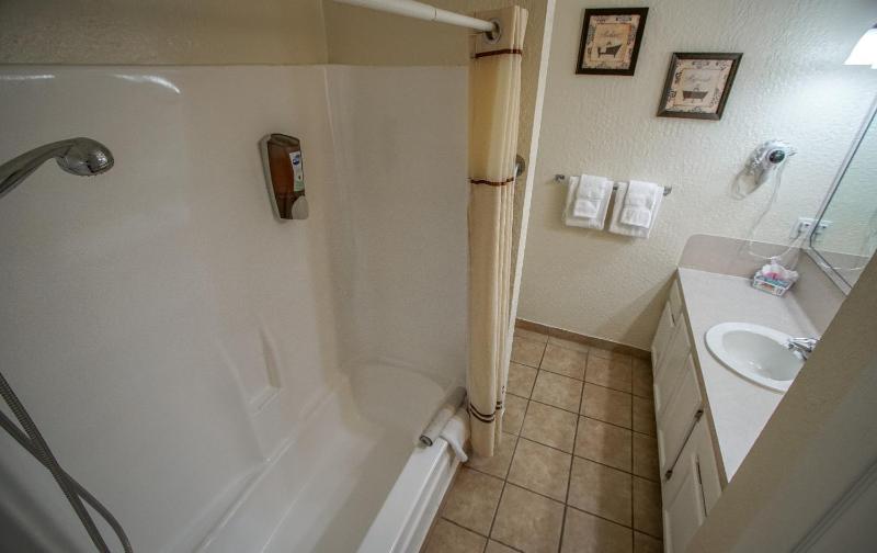 Two-Bedroom House image 3