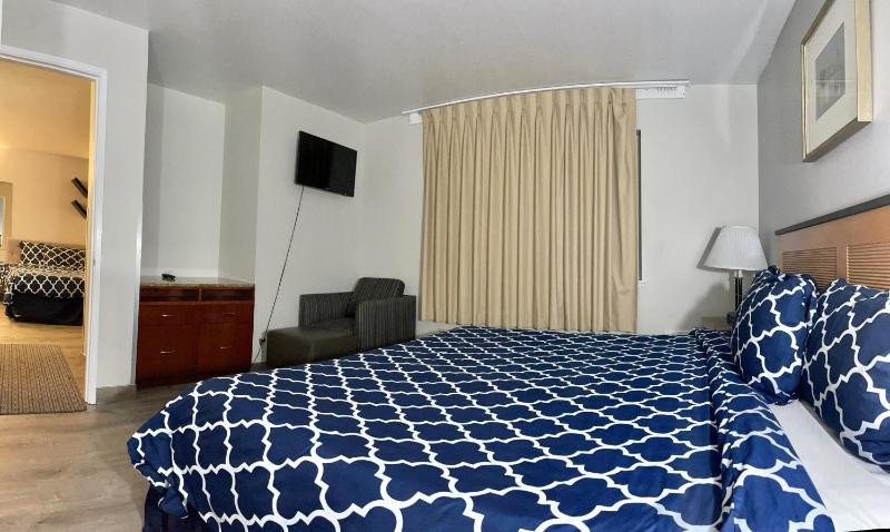 King Two-Bedroom Suite - Non-Smoking image 2