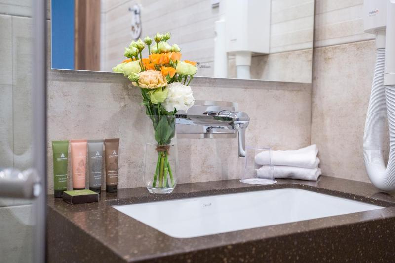 Double Room with Sea View image 2