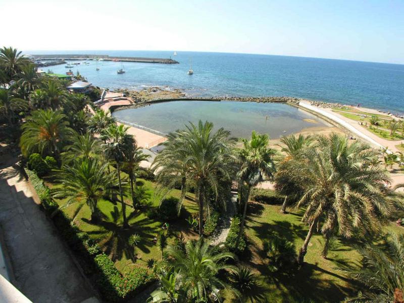 Elegant Spacious Apartment with Sea Views - image 26