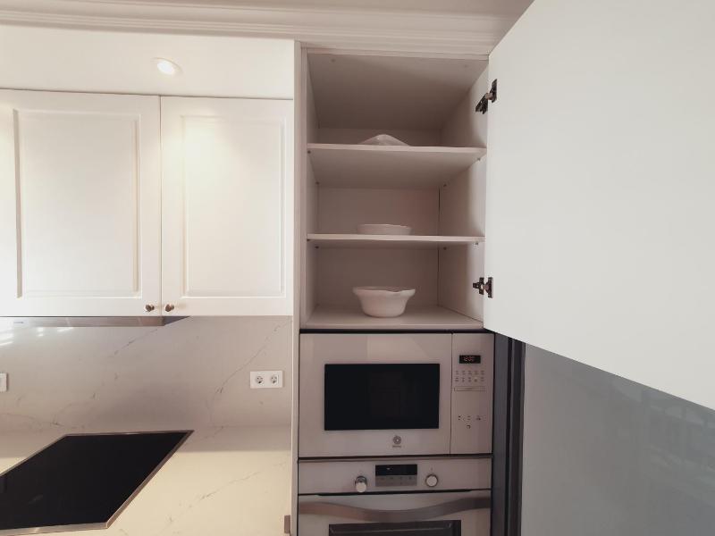 Elegant Spacious Apartment with Sea Views - image 12