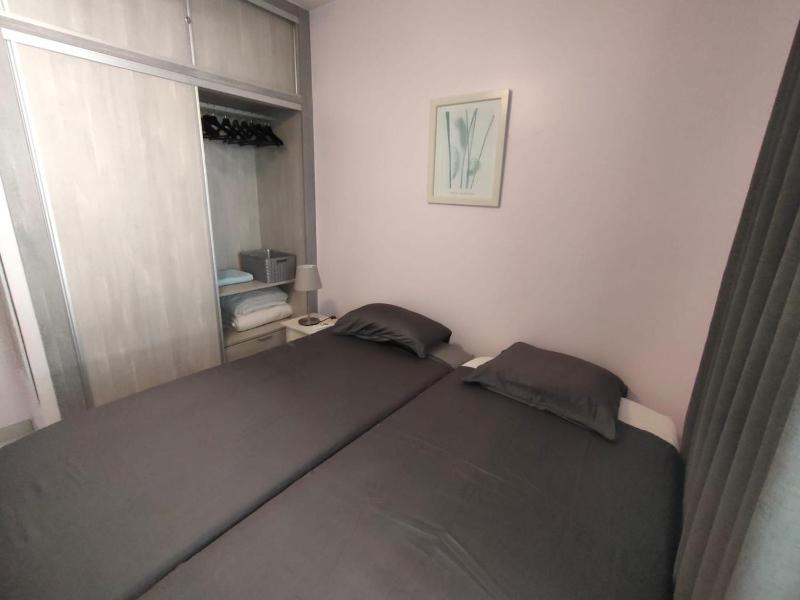 Elegant Spacious Apartment with Sea Views - image 24