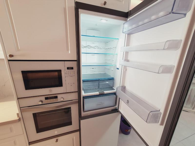 Elegant Spacious Apartment with Sea Views - image 27