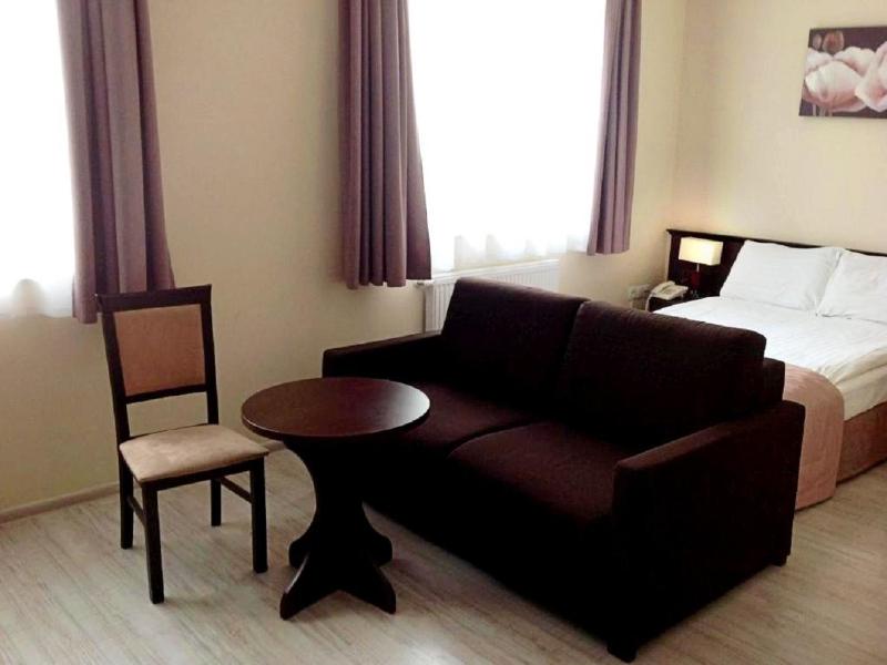 Double or Twin Room image 4