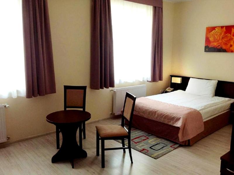 Double or Twin Room image 3