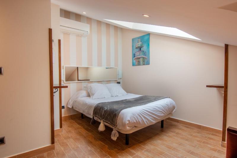Studio with Sea View image 1