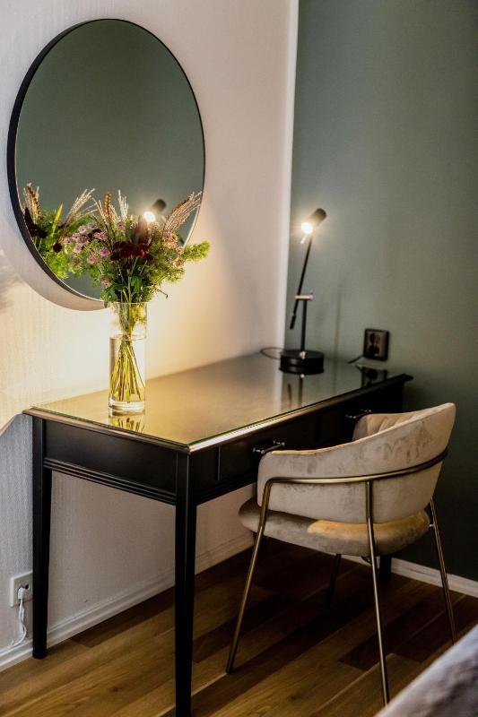 Compact Double Room image 3