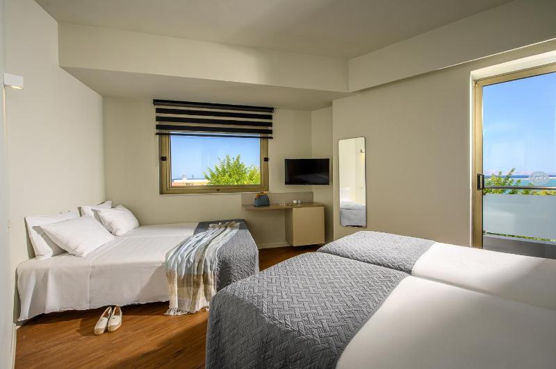 Family Room with Sea View image 1