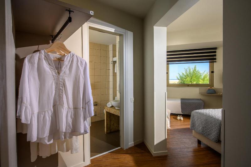 Family Room with Sea View image 4