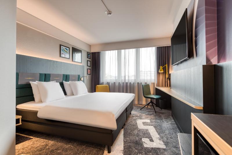 Superior King Room image 4