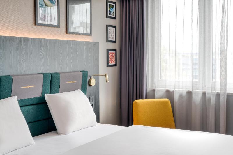 Deluxe King Room - Non Smoking image 4