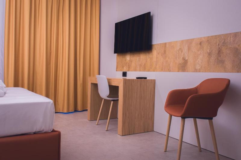 Sunset Hotel - image 2