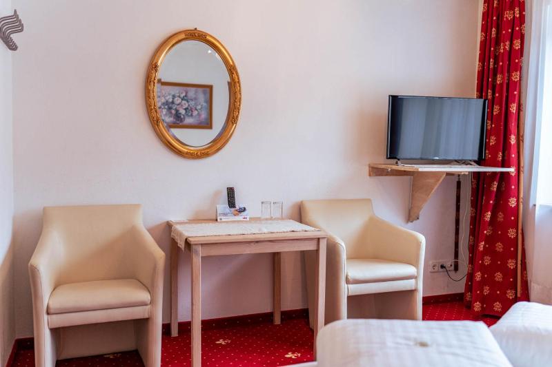 Double Room image 4