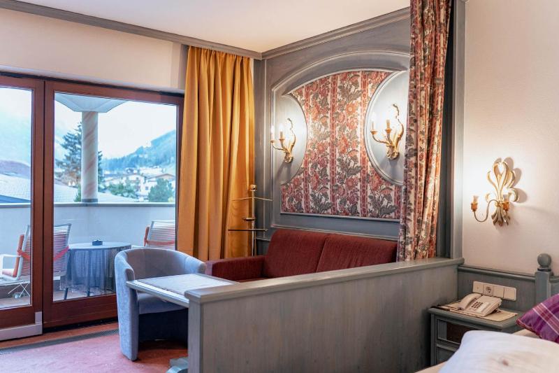 Junior Suite with Mountain View image 3