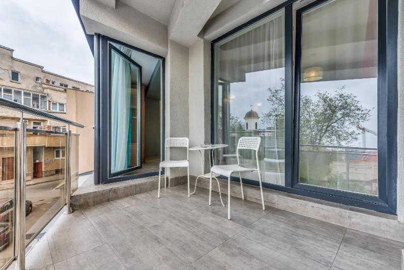 Three-Bedroom Apartment with Balcony image 2