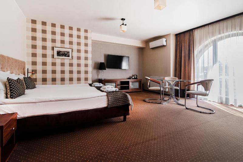 Deluxe Double or Twin Room image 3