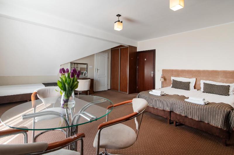 Deluxe Double or Twin Room image 2