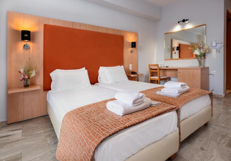 Double or Twin Room with Sea View image 3