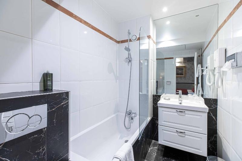 Double Room image 4