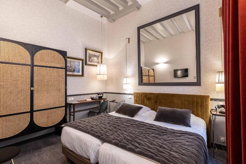 Superior Twin Room image 3