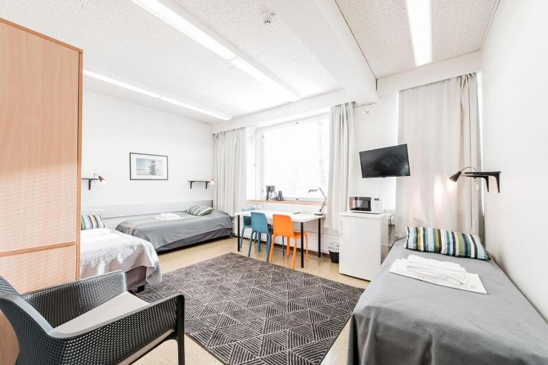 Basic Triple Room with Shared Bathroom image 1