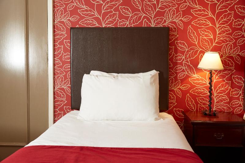 Twin Room image 2