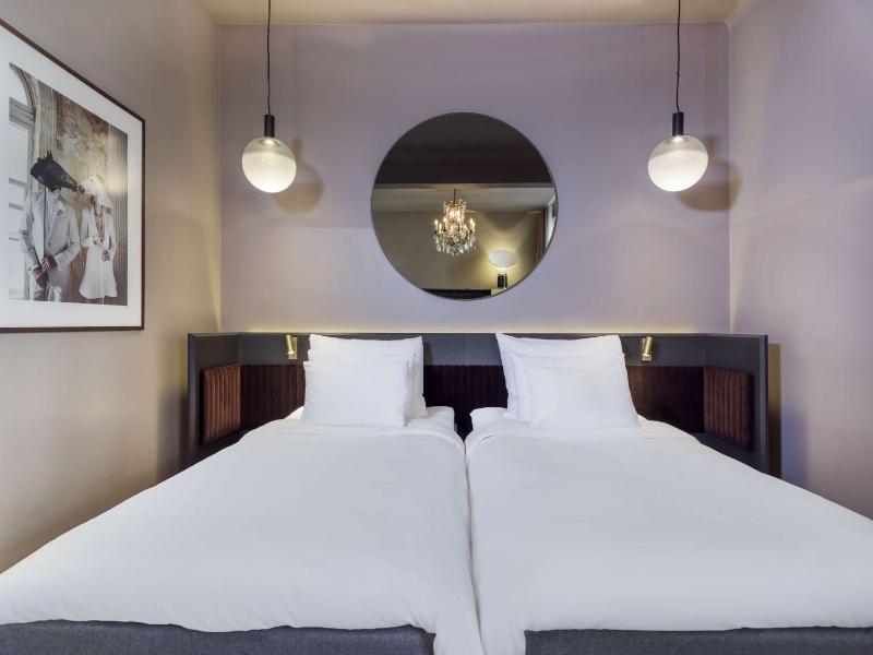 Junior Suite with City View image 1