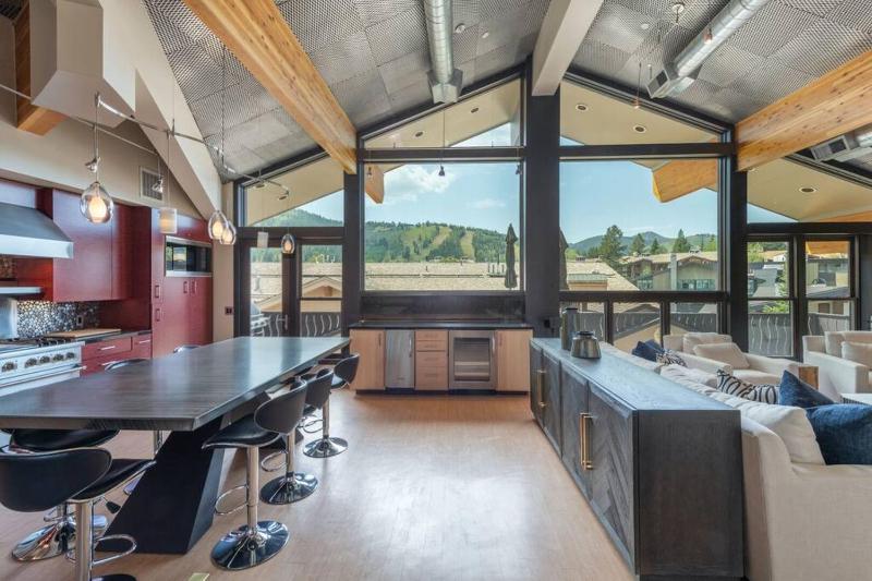 Unrivaled Luxury Penthouse Ski In Ski Out 3 Bed+Den Modern Views Silver Lake Village Deer Valley - image 6