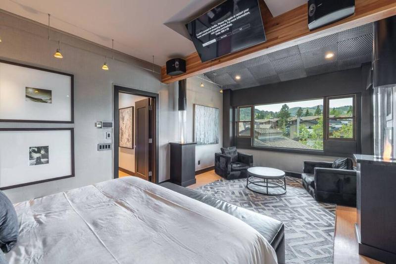 Unrivaled Luxury Penthouse Ski In Ski Out 3 Bed+Den Modern Views Silver Lake Village Deer Valley - image 12