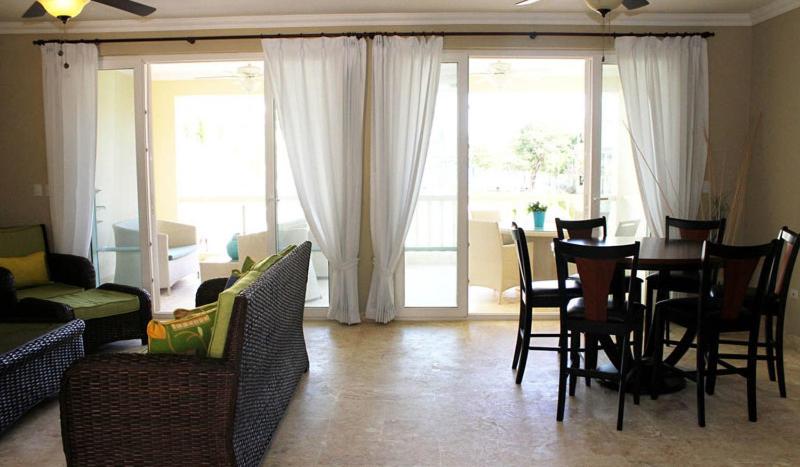 Cozy and Luxurious 2 bedroom apartment - image 19