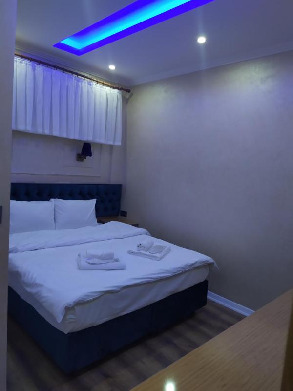 Large Single Room image 3