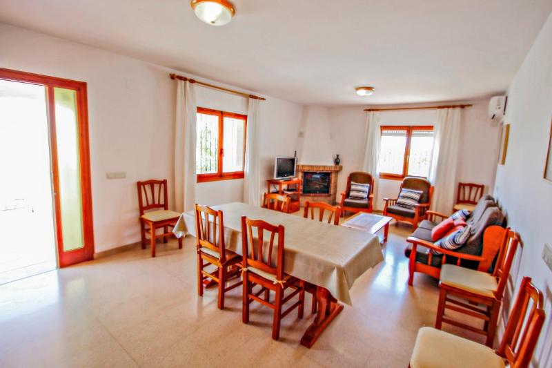 Laura-28A - traditionally furnished detached villa with peaceful surroundings in Calpe - image 15