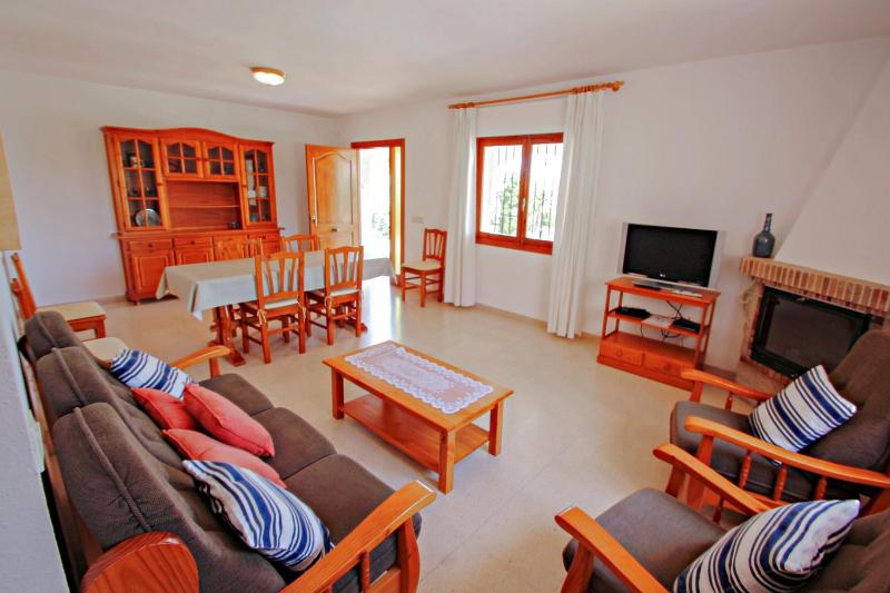 Laura-28A - traditionally furnished detached villa with peaceful surroundings in Calpe - image 5