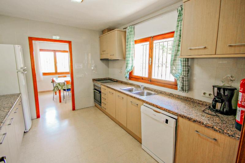 Laura-28A - traditionally furnished detached villa with peaceful surroundings in Calpe - image 13