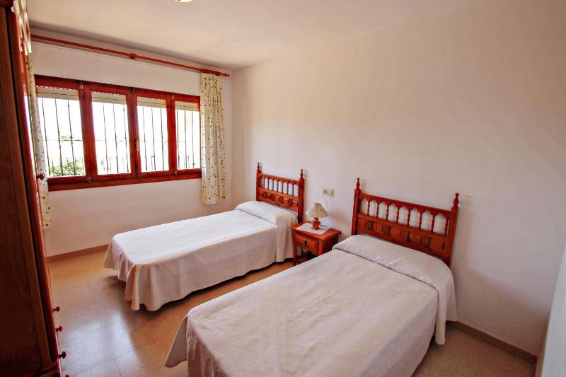 Laura-28A - traditionally furnished detached villa with peaceful surroundings in Calpe - image 16