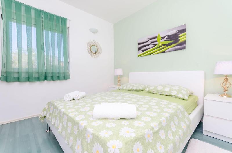 One-Bedroom Apartment with Terrace image 3