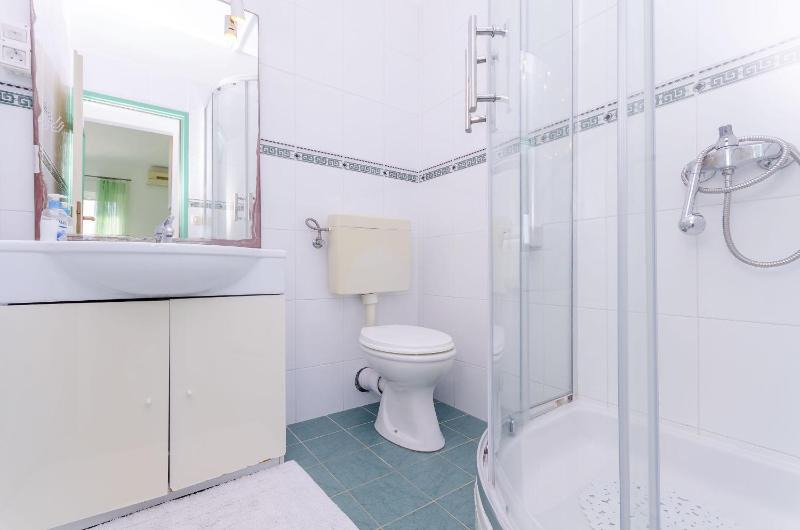 One-Bedroom Apartment with Terrace image 2