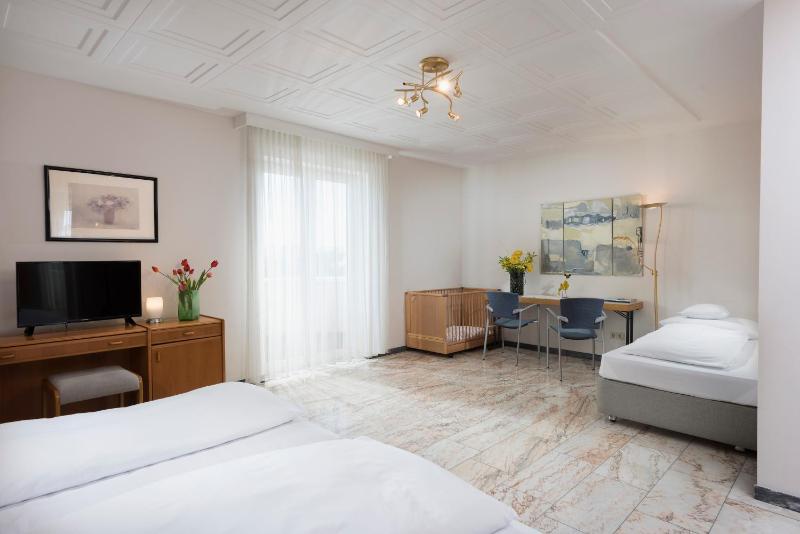 Double or Twin Room image 4