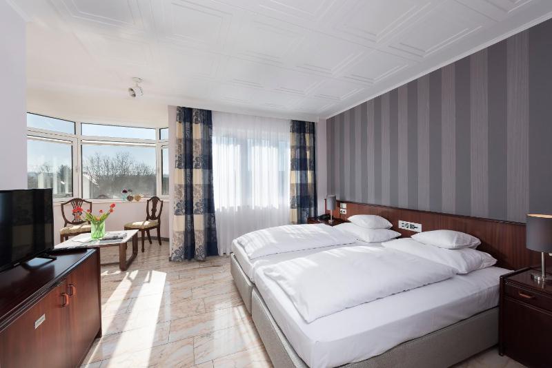 Double or Twin Room image 3