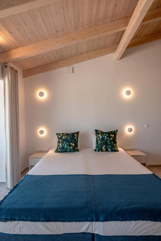 Deluxe Double Room image 2