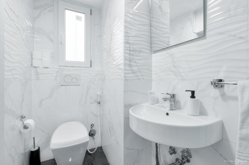 Double or Twin Room image 3