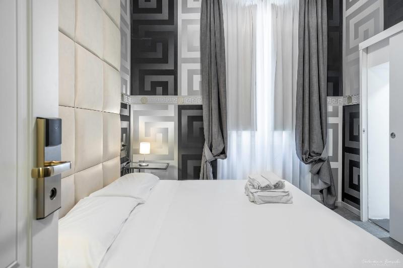 Double or Twin Room image 4