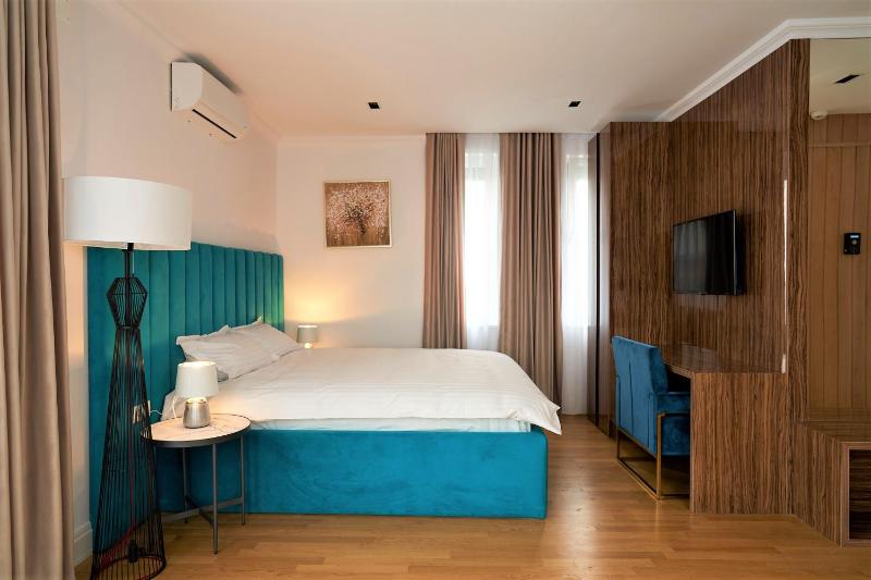 Hotel Glory - image 16